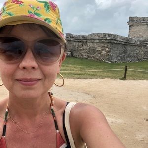 Meet your Posher, Leticia